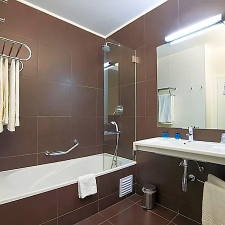 Rr Baia Hotel